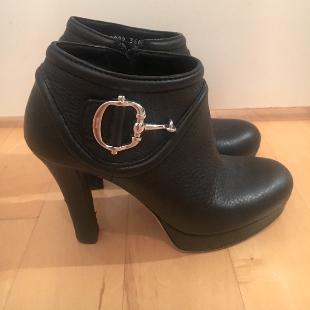 PRE-LOVED Gucci leather platform pump booties